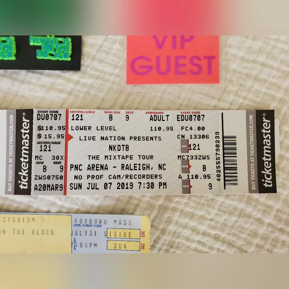 New Kids On The Block Memorabilia Lot with Tickets, Pin, VIP Pass, Earrings - Picture 3 of 15